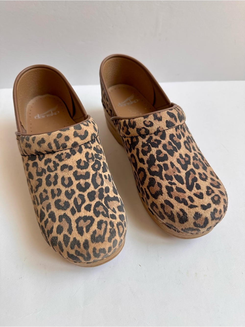 Dansko Women’s Suede Leopard Print Clogs 39 8.5 - 9